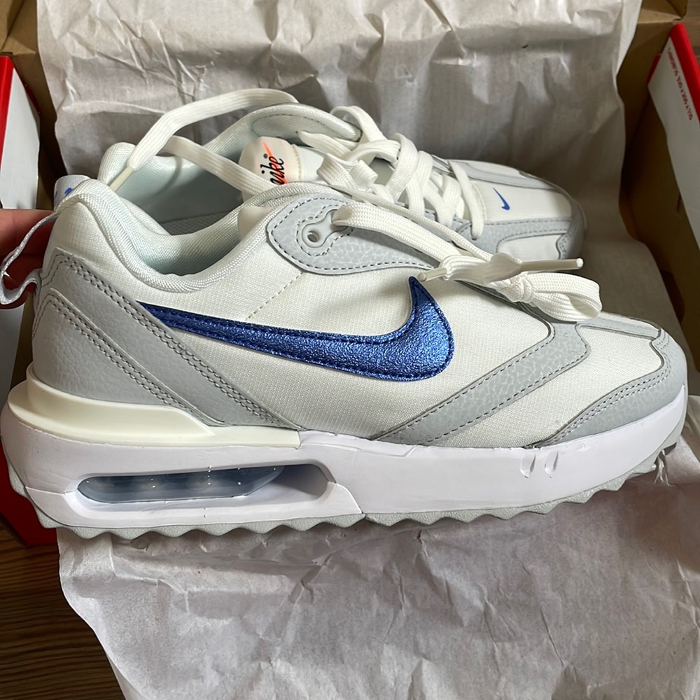 W AIR MAX DAWN SIZE US 6